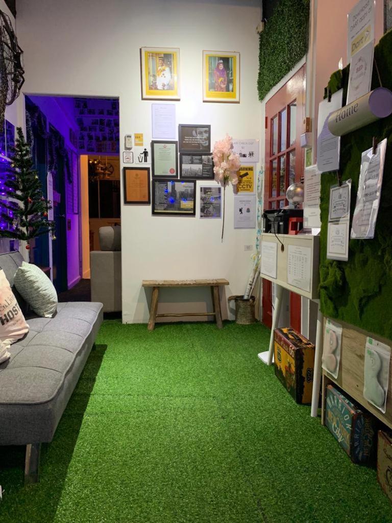 בנדר סרי בגאוואן Co.Living Hostel מראה חיצוני תמונה