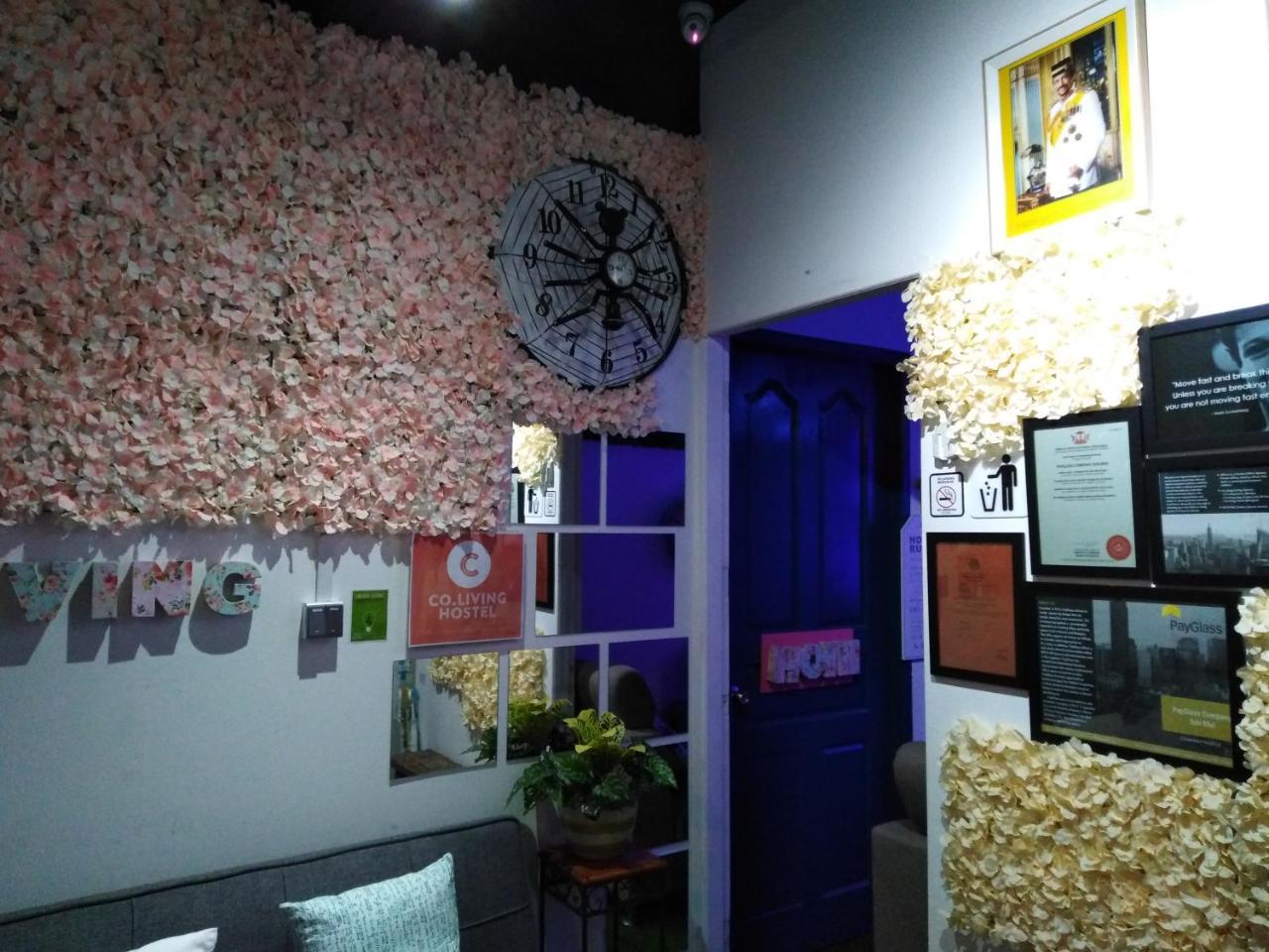 בנדר סרי בגאוואן Co.Living Hostel מראה חיצוני תמונה